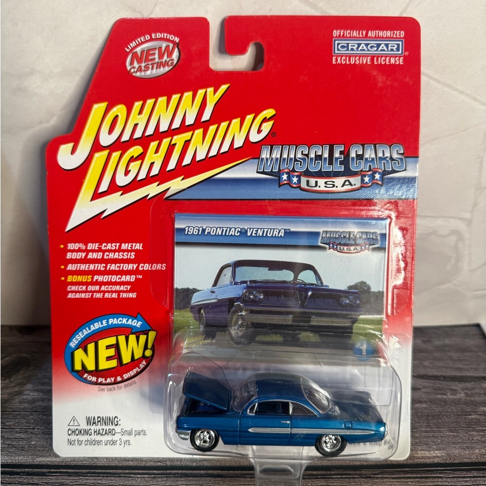 NIB Johnny Lightning 1961 Pontiac Ventura Die-Cast Car 2003 Muscle Car